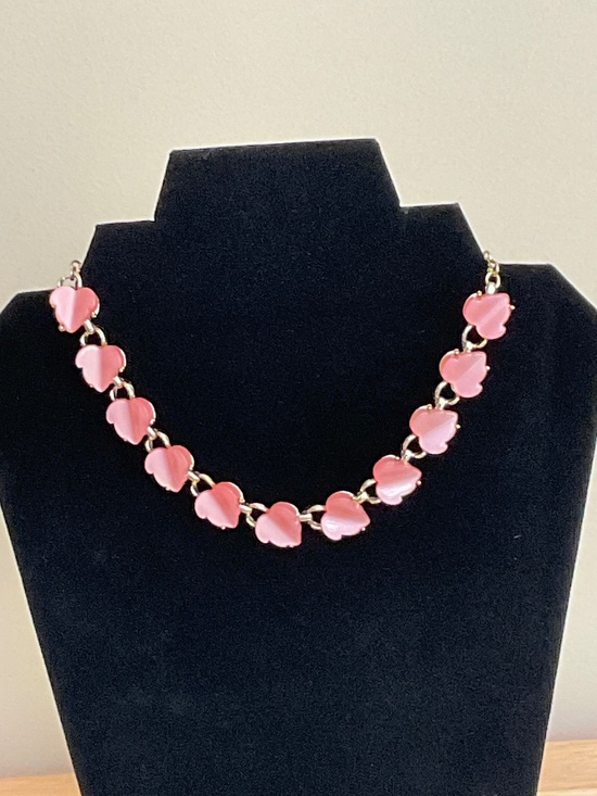 Unbranded Jewelry - Rose Pink Moonglow Lucite /Thermoset Leaf Motif Choker Necklace 1950’s